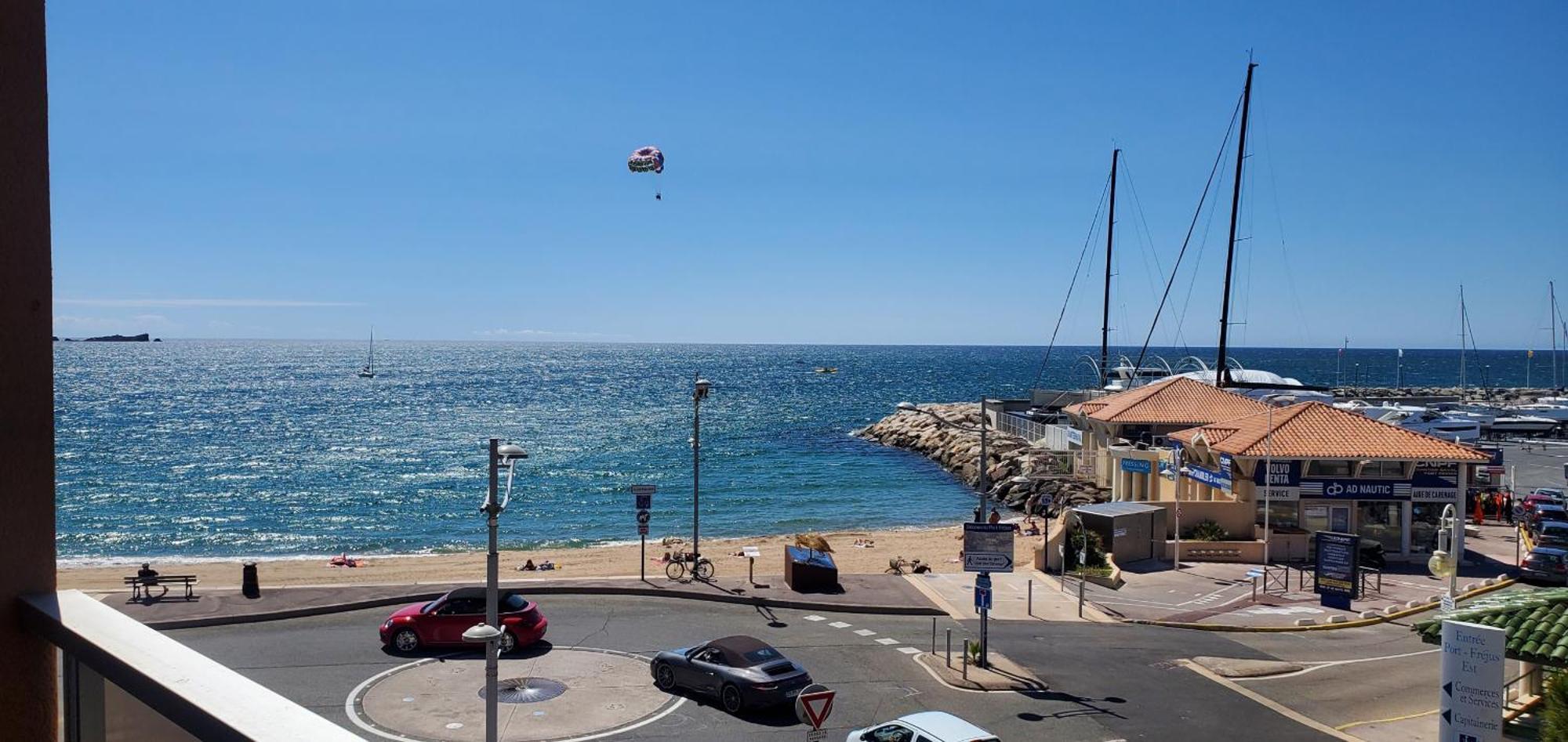 Le Capitole Vue 27m2 Les Pieds Dans Leau 2 Adultes 2 Enfants Clim Et Garage Апартаменты